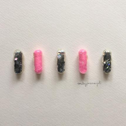 Peinture black pills par Marjot Emily Jane  | Tableau Matiérisme Minimaliste