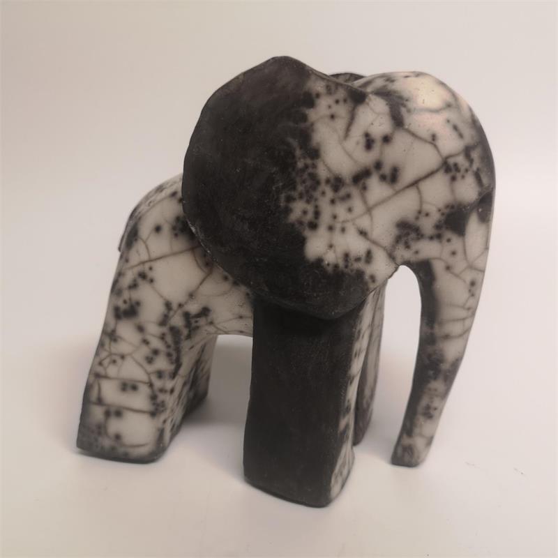 Sculpture Le petit éléphant triste by Roche Clarisse | Sculpture Raw art Animals
