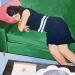 Gemälde Napping on the green sofa von ZIM | Gemälde Figurativ Porträt Gesellschaft Alltagsszenen Acryl