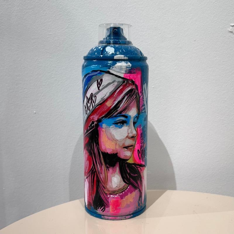 Sculpture La fille au voile bleu, blanc, rouge par Sufyr | Sculpture Street Art Graffiti Posca