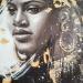 Gemälde Talouna von Valade Leslie | Gemälde Figurativ Porträt Acryl Zeichenkohle Textil Blattgold