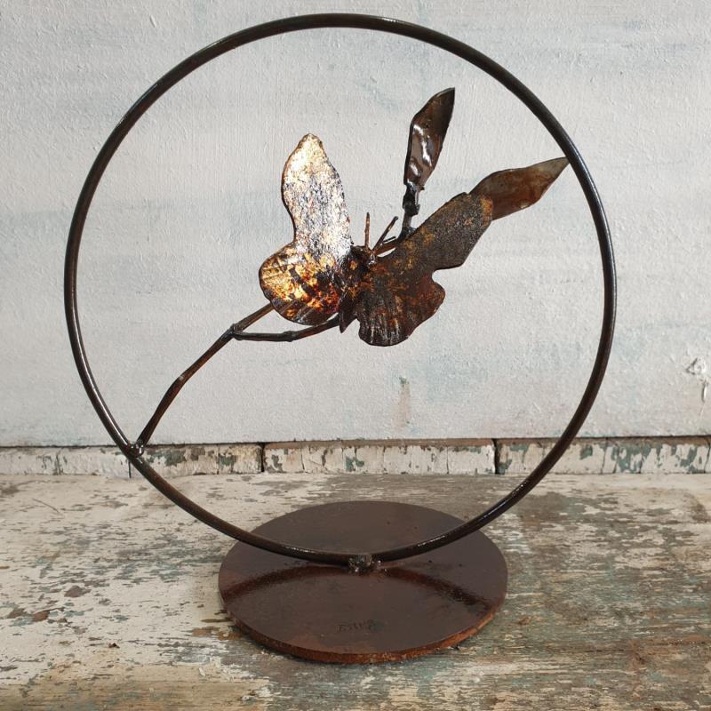 Sculpture papillon sur branche by Eres Nicolas | Sculpture Figurative Metal Animals