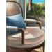 Gemälde Le fauteuil au coussin bleu von Alice Roy | Gemälde Figurativ Landschaften Alltagsszenen Architektur Acryl