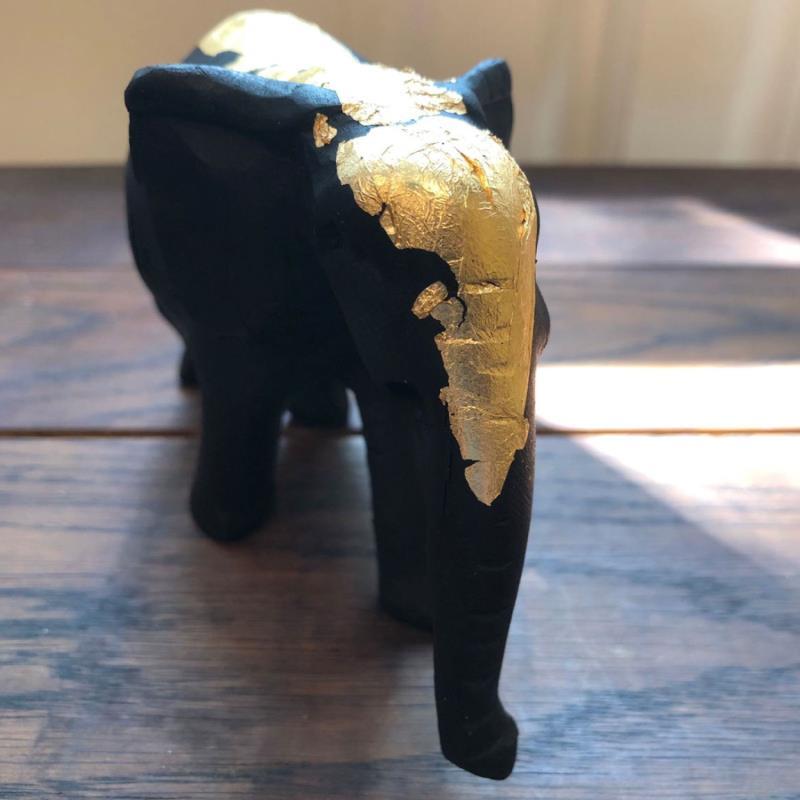 Sculpture Zo by Virginie Brunet | Sculpture Figurative Gold leaf, Wood Animals