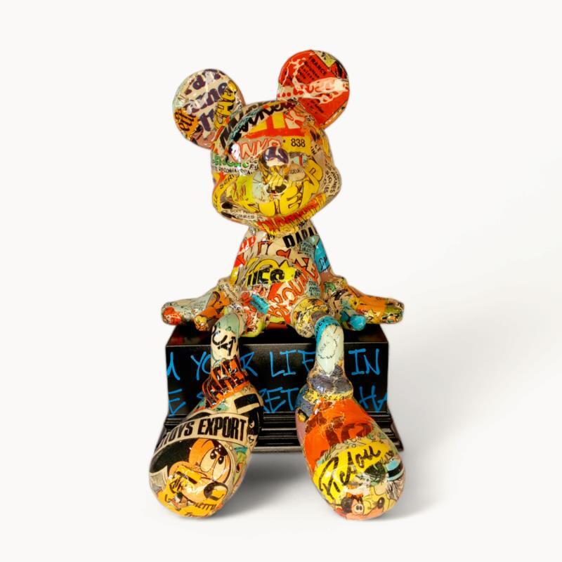 Sculpture Le journal de Mickey by Atelier RingArt | Sculpture Pop-art Pop icons Child Gluing Resin Paper Recycled objects
