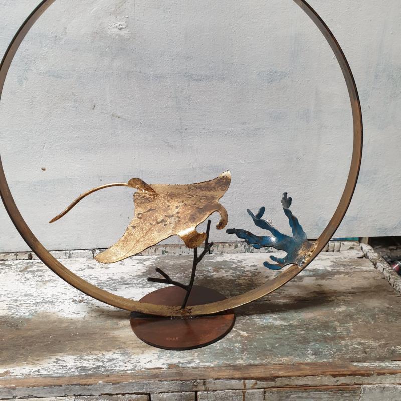 Sculpture Raie à l'algue turquoise by Eres Nicolas | Sculpture Figurative Animals Metal