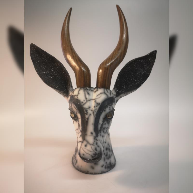 Sculpture Attrape-moi by Roche Clarisse | Sculpture Animals Ceramics Raku