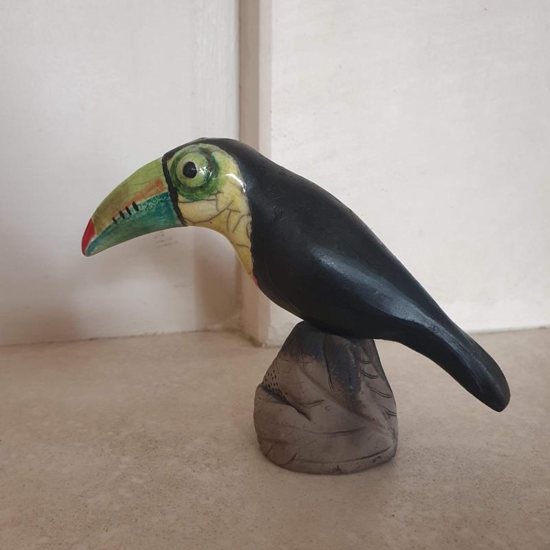 Sculpture Toucan toco by Escoffier Odile | Sculpture Figurative Raku Animals