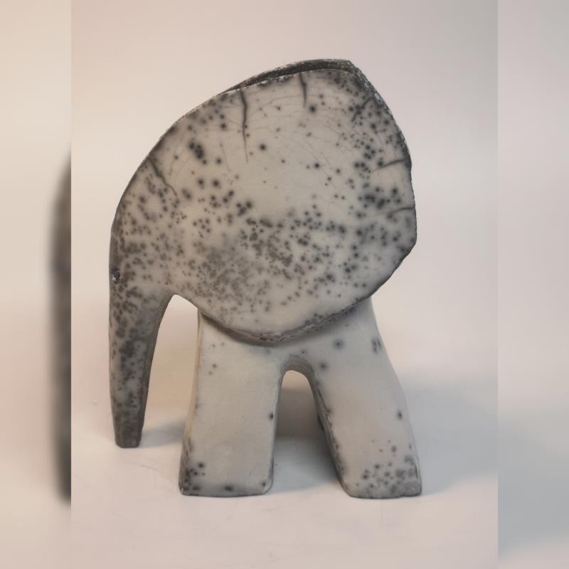 Sculpture Le petit éléphant by Roche Clarisse | Sculpture Animals Ceramics Raku