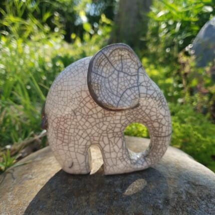 Sculpture Elephant Raku Bayo par Escoffier Odile | Sculpture Figuratif Raku Animaux