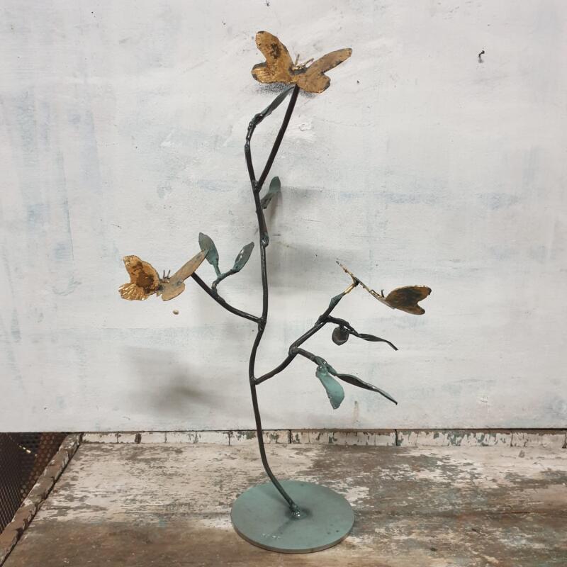 Sculpture papillon totémique by Eres Nicolas | Sculpture Figurative Metal Animals