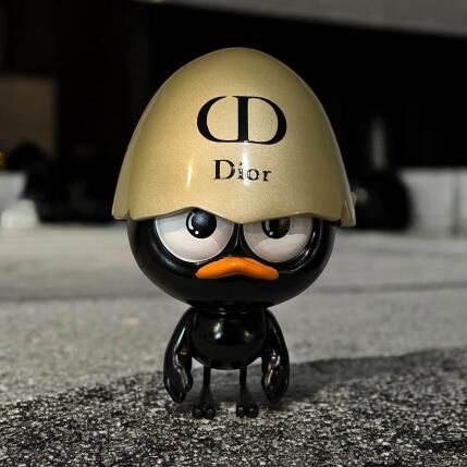 Sculpture P'TIT CALI DIOR by Le Marquis | Sculpture Figurative Acrylic, Ceramics, Gluing Mode