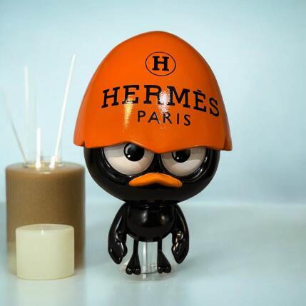 Sculpture P'TIT CALI HERMES by Le Marquis | Sculpture Figurative Acrylic, Ceramics, Gluing Mode