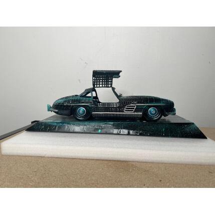 Sculpture 300 SL version MERCEDES AMG PETRONAS F1 by Mikhel Julien | Sculpture Pop-art Graffiti, Resin