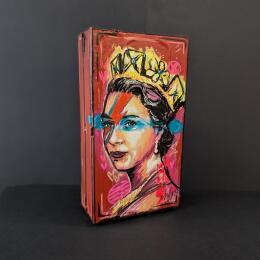 Sculpture Queen Bowie rouge by Sufyr | Sculpture Street art Graffiti, Posca Pop icons