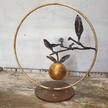 Sculpture pomme d'or by Eres Nicolas | Sculpture Figurative Metal Animals