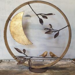 Sculpture oiseau or sous croissant lune by Eres Nicolas | Sculpture Figurative Metal Animals
